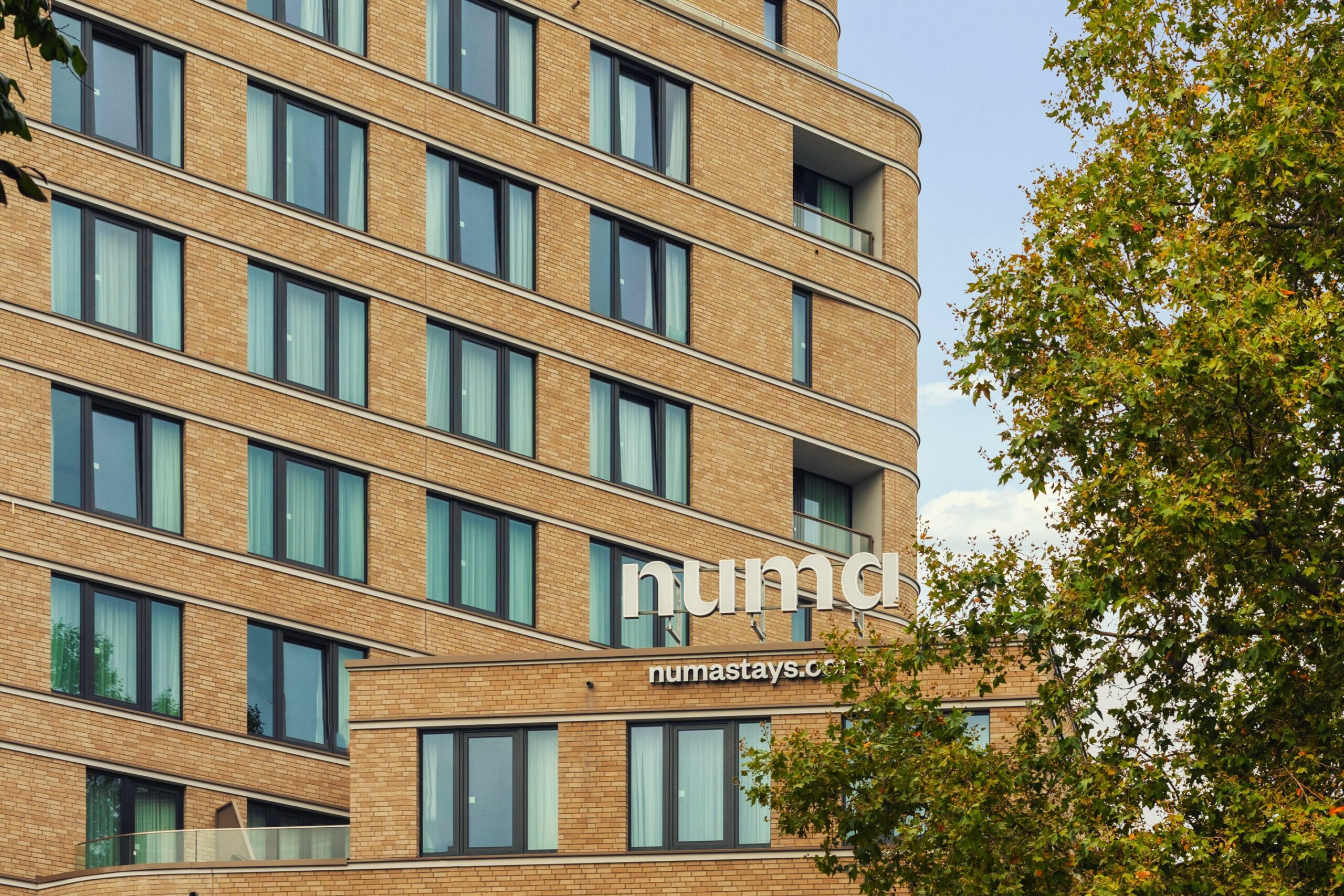 NUMA signs units Germany